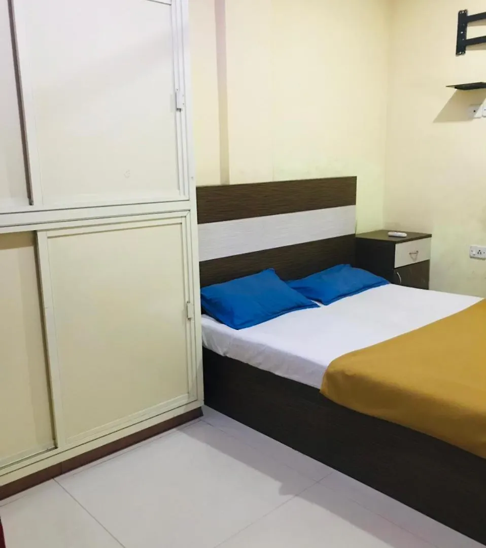Crown Palace Tourist Home Kochi