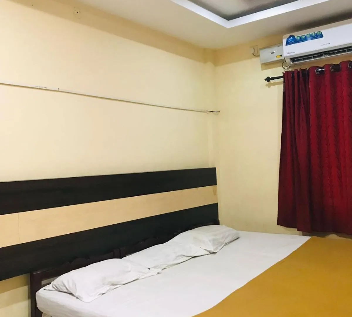 Crown Palace Tourist Home Kochi Hindistan