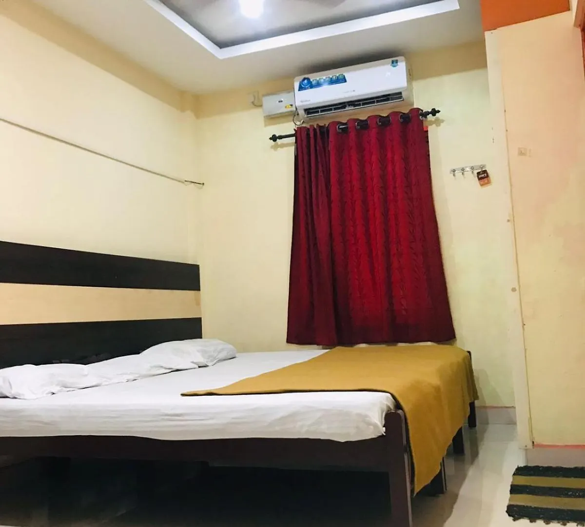 Crown Palace Tourist Home Kochi Otel