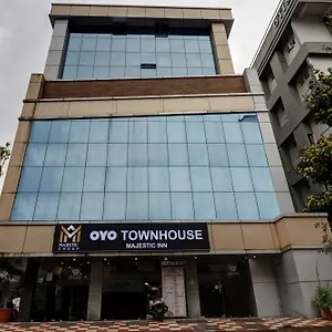 Отель Oyo Townhouse 595 Majestic