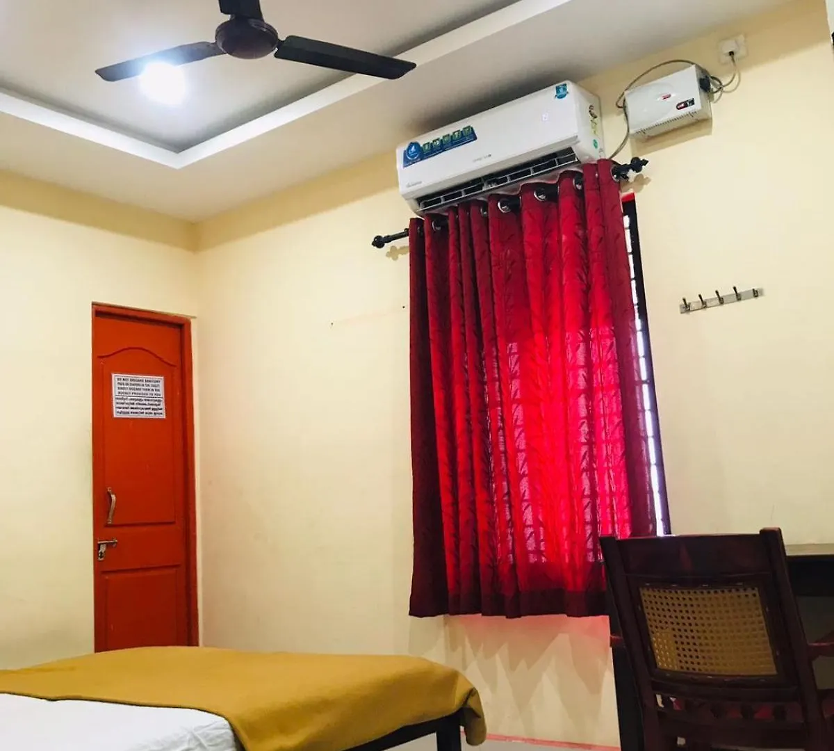 Hotel Crown Palace Tourist Home Kochi